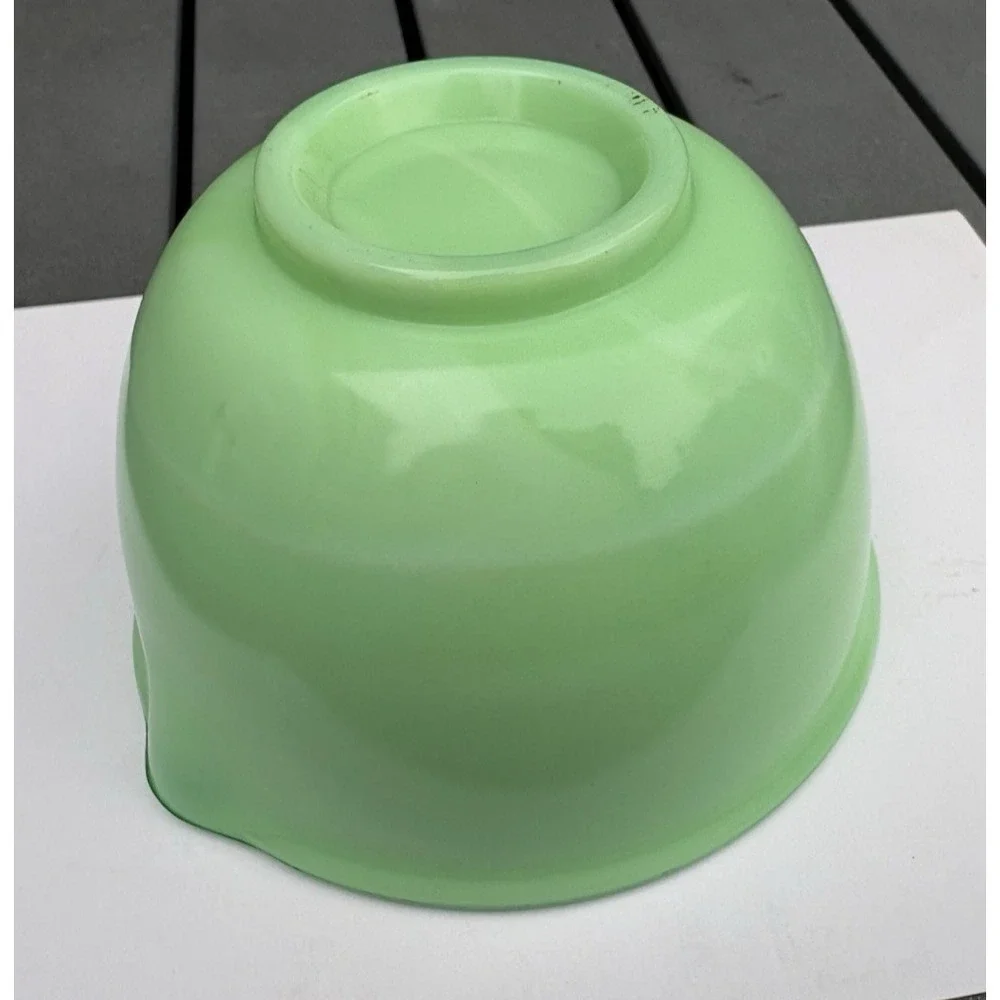 Vintage kitchen jadeite green milk glass mixing bowl 6.5